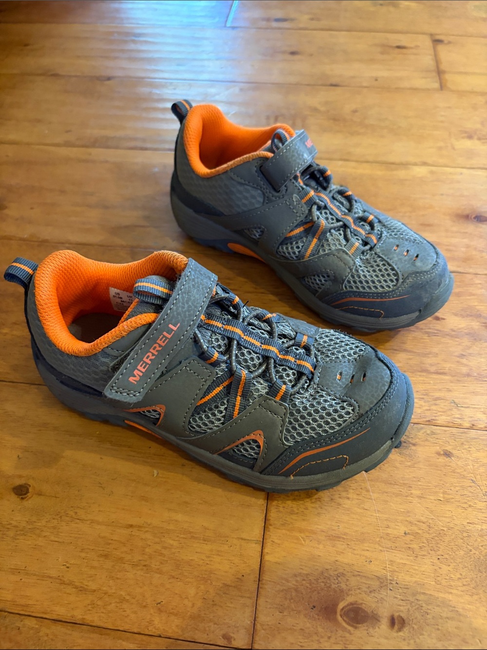 Merrell kids low top hiking shoes outdoor camping size 1